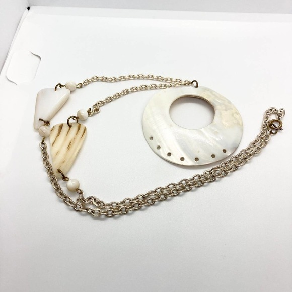 ROUND Cutout Mother of Pearl Seashell Necklace - Picture 5 of 9